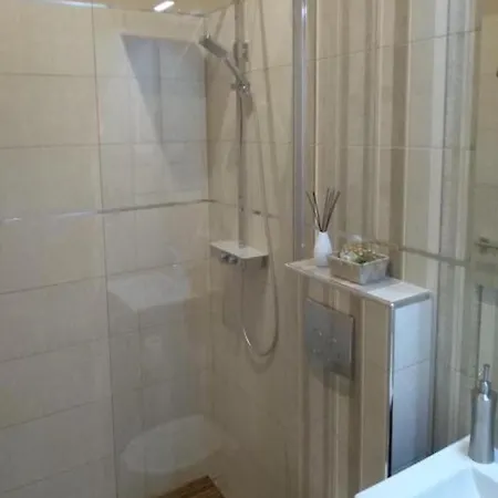 A Apartman *